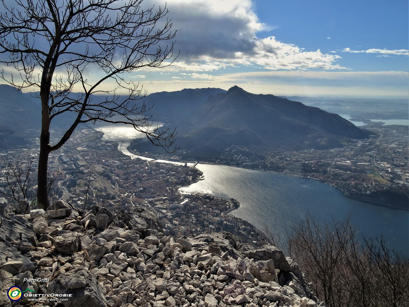 25 Si apre il cielo mentre inizia a spirare vento da nord-ovest...bello il panorama.JPG -                                